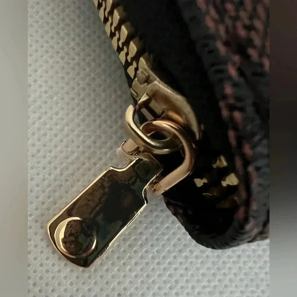 Card wallet | classic zippy look, brown & black check. . - Picture 2 of 11